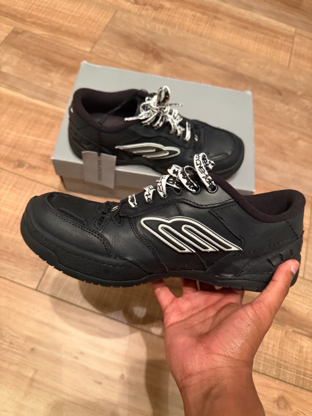 Balenciaga Black Hamptons next day shipping - Picture 2 of 3